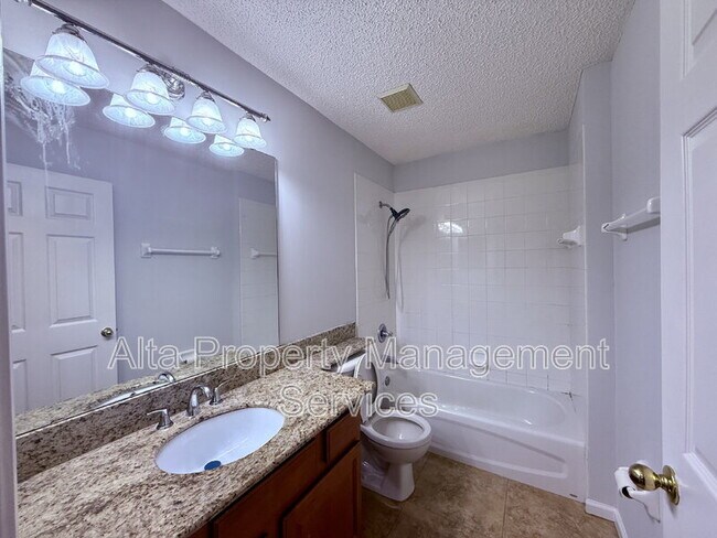 Building Photo - 2462 Coachman Lakes Dr