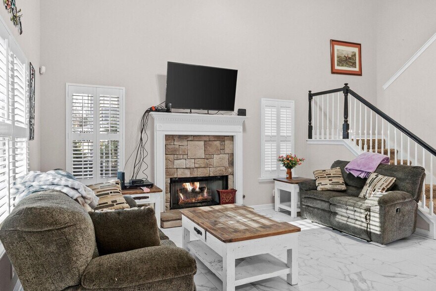 Primary Photo - 66 Woodmont Ln