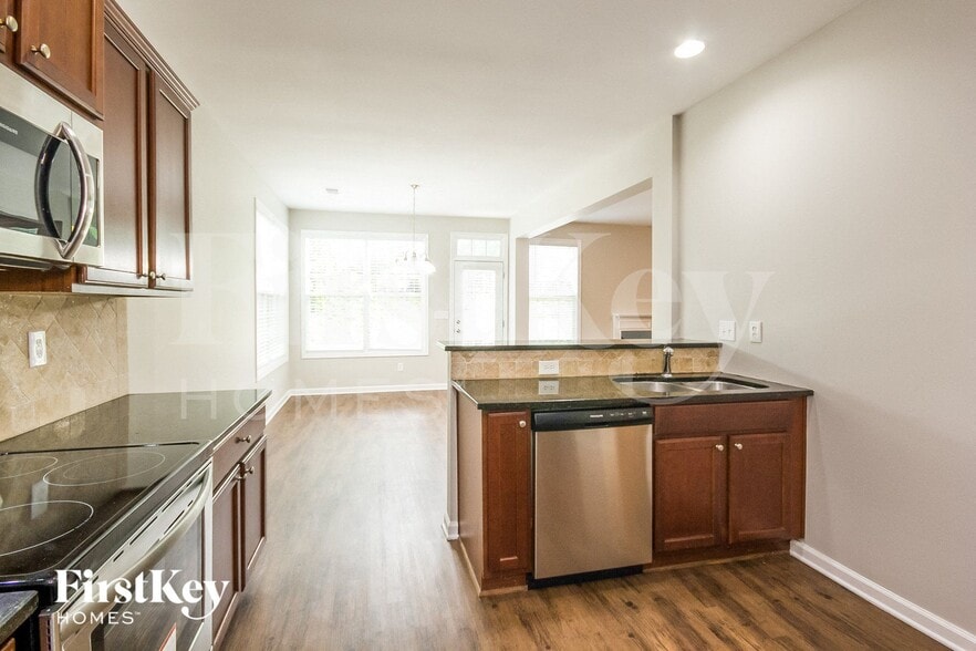 Building Photo - 5779 Chatham Cir NW