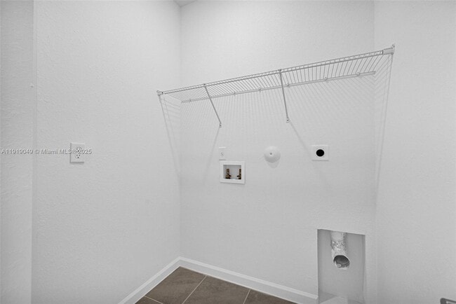 Building Photo - 1400 SE 6th Rd