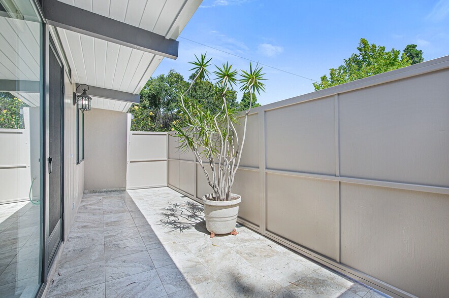 Patio - 11301 Gladwin St