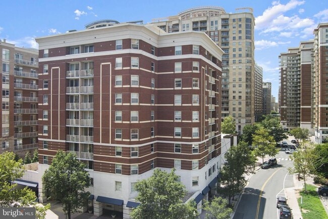 Building Photo - 880 N Pollard St