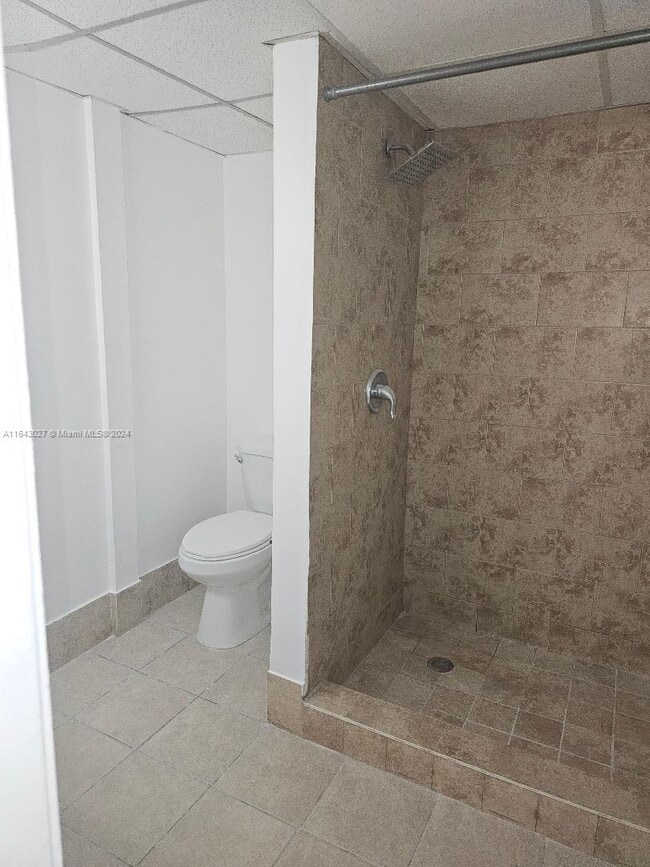 Building Photo - 10000 NW 80th Ct