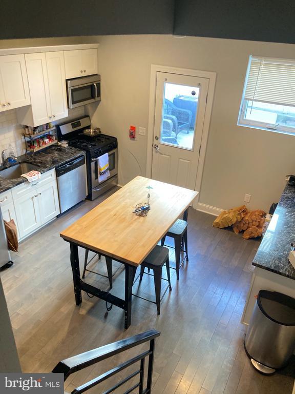 Building Photo - 1212 N Front St