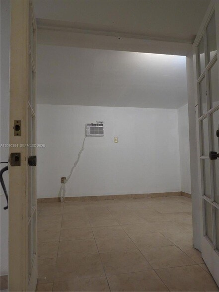 Building Photo - 1572 NE 149th St