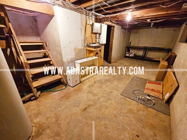 Building Photo - Spacious North Overland Park Bungalow-Available in FEBRUARY!!