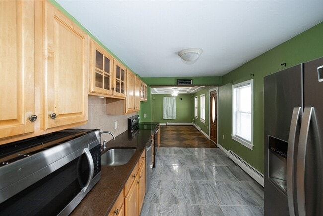 Building Photo - 1025 Mechanic St