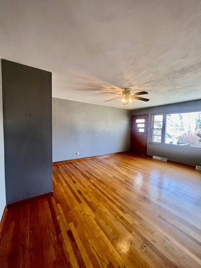 Building Photo - 3338 Elm St