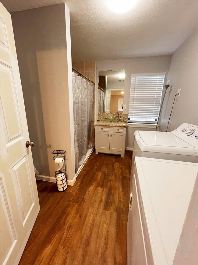 Building Photo - 3627 Keeland St