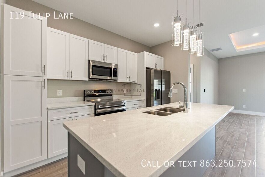 Building Photo - 119 Tulip Ln