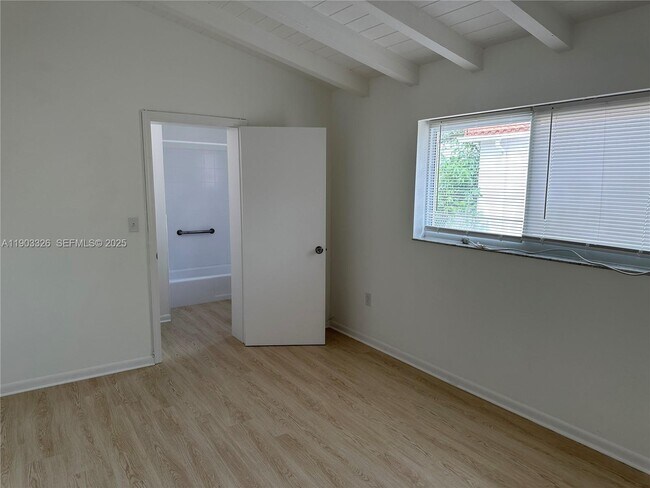 Building Photo - 431 Tamiami Blvd