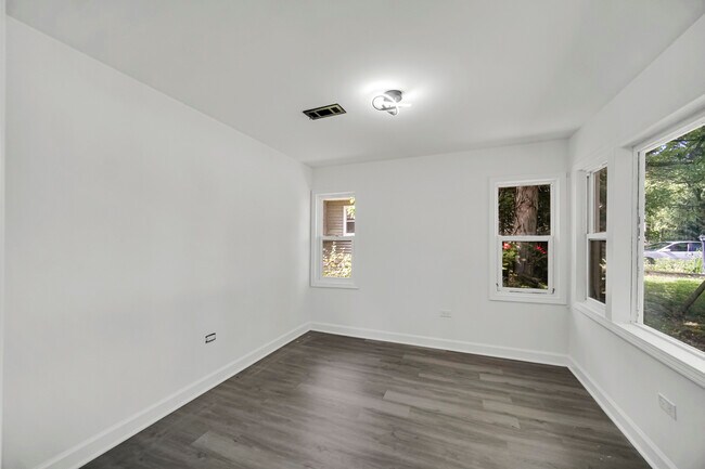 Building Photo - 34904 N Carvis Dr