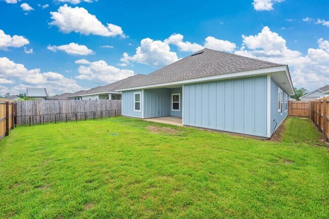 Building Photo - 3 Bedroom plus office/flex space in Crestv...
