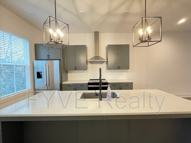 Building Photo - 194 Chestnut Cir