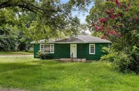 Building Photo - Cozy and Newly Renovated 3 Bedroom 1 Bath ...