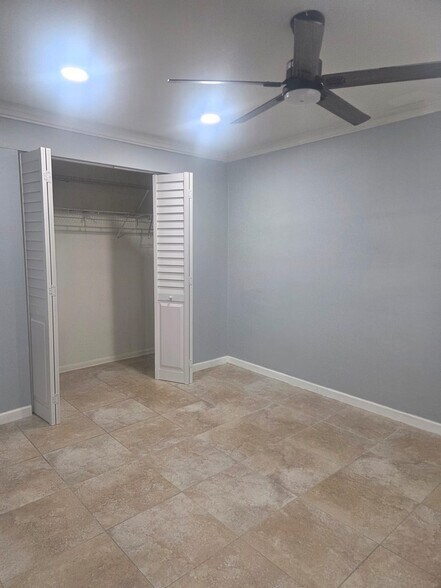 Building Photo - 9830 Martinique Dr