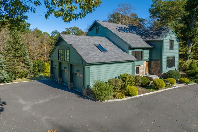 Building Photo - 388 Taconic Rd