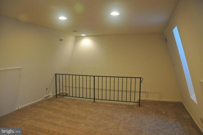 Building Photo - 112 Woodgate Ln