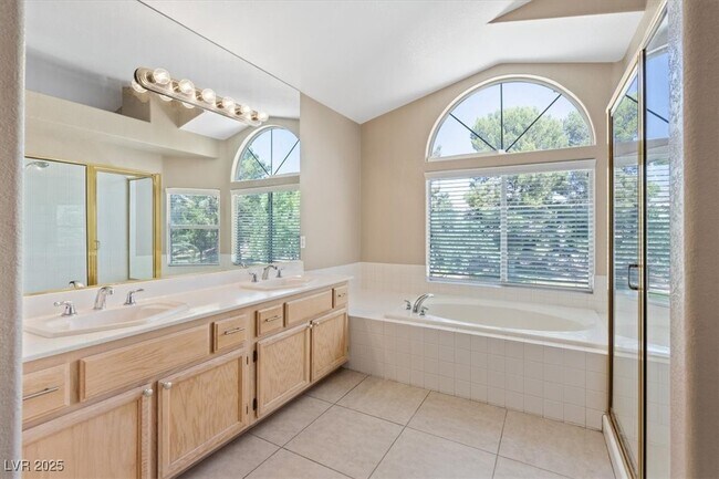 Building Photo - 1817 Tropical Breeze Dr