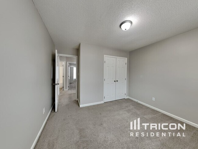 Building Photo - 561 Yellow Berry Run