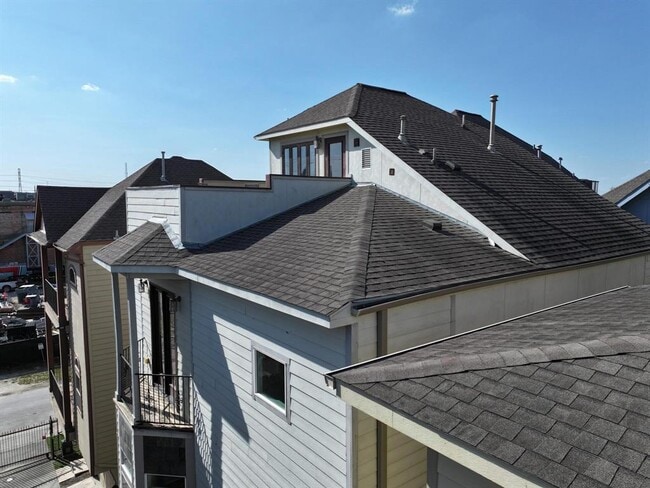 Building Photo - 2014 Sabine St