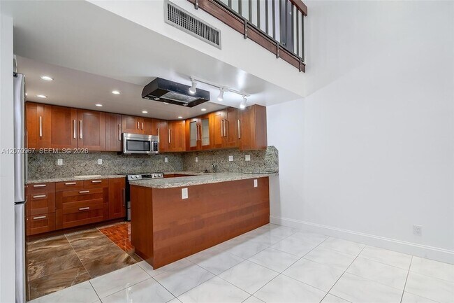 Building Photo - 20347 W Country Club Dr