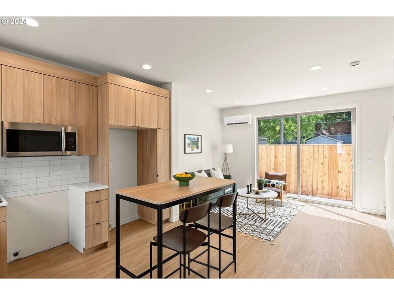 Building Photo - 1570 SE 50th Ave