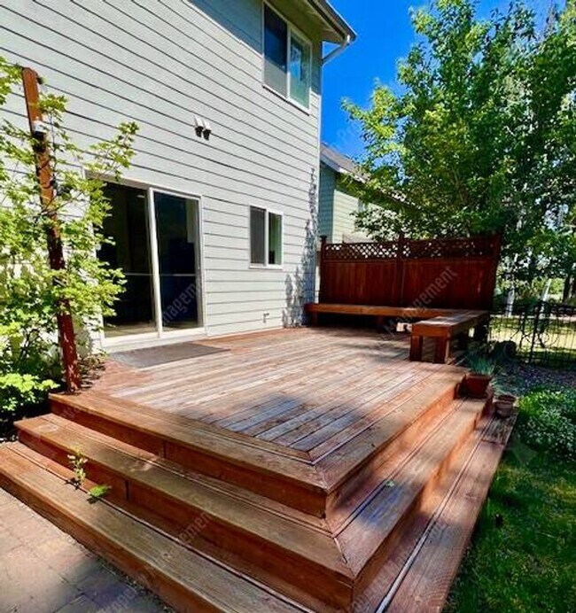 Building Photo - Beautifully updated 3 BR on west side of Bend