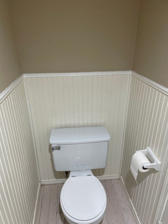 Building Photo - Darling 1 Bed, 1.5 Bath Townhouse with sma...