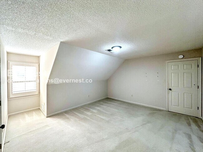 Building Photo - 10265 Buckland Bluff Cove