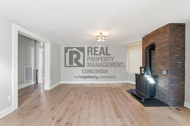 Building Photo - 1208 Woodland St