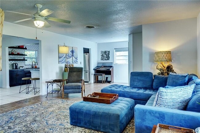 Building Photo - 905 SE Flamingo Ave