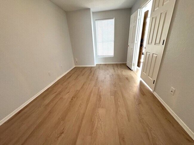 Building Photo - Sunrise & Sabino Canyon Four Bedroom Rental