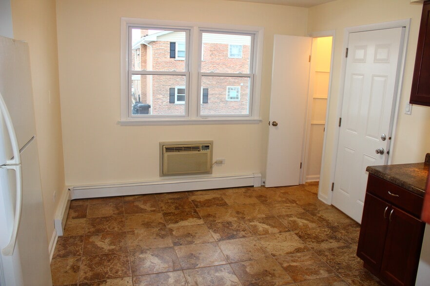 Building Photo - 14455 Jefferson Ave