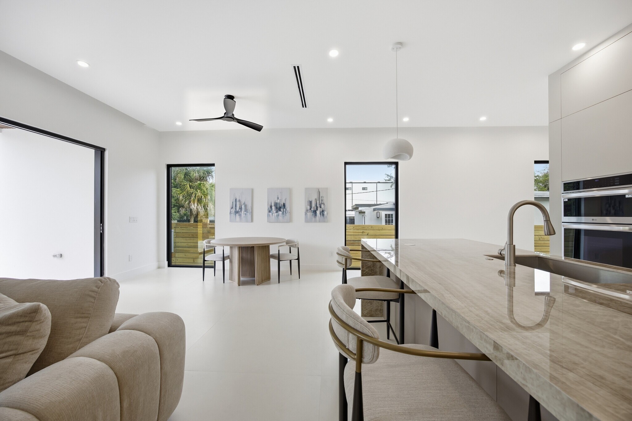 Building Photo - 1319 NE 13th Ave