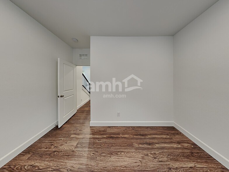 Building Photo - 9143 Crocker Pt Ct