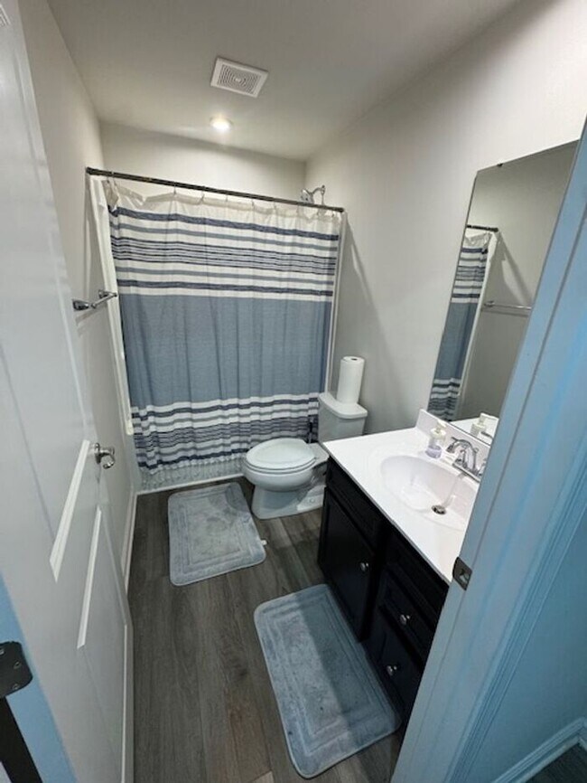 Building Photo - 4BR 3.5BA Townhome w/ 2-Car Garage • Quartz-Island Kitchen • Balcony in Matthews