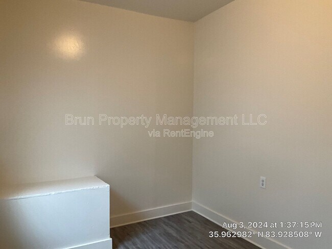 Building Photo - 1206 Forest Ave