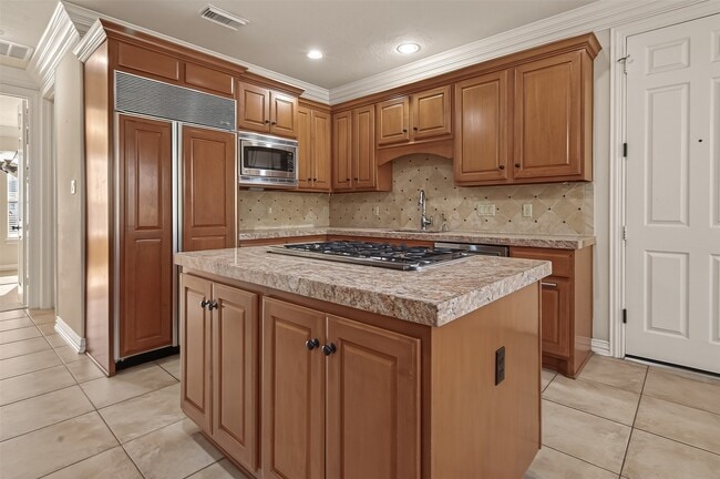 Building Photo - 2210 Bywater Dr