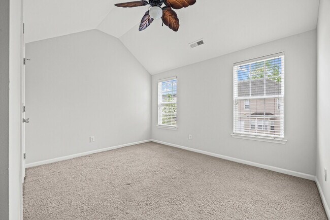Building Photo - 4 bed/2.5 bath in Matthews - 1st Month's Rent only $1000!