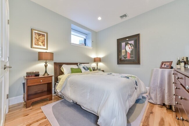 Building Photo - 9 Appleton St