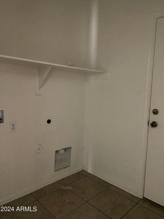 Building Photo - 11634 W Western Ave