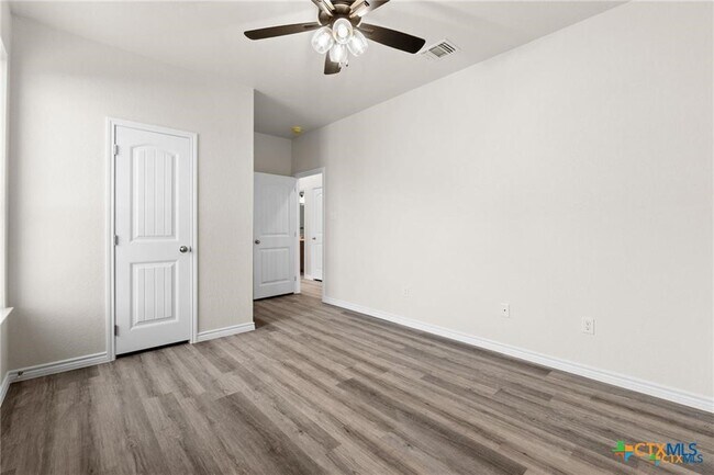 Building Photo - 122 Leon Ln