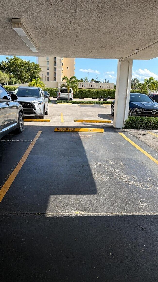 Building Photo - 2020 NE 135th St