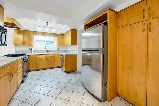 Building Photo - 28314 James Dr