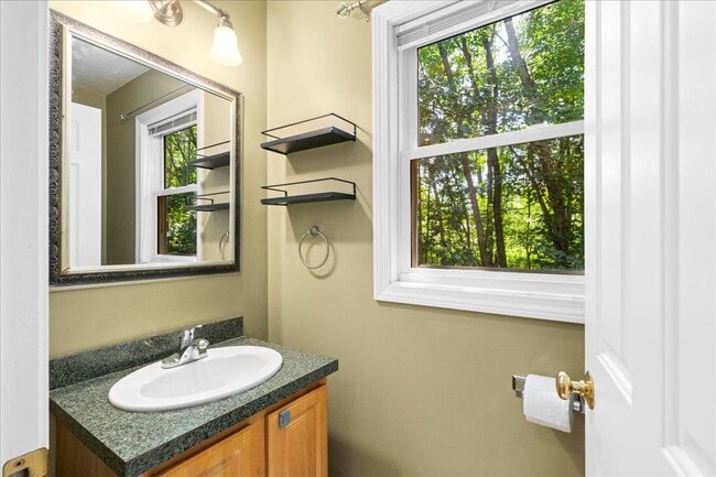 Building Photo - 116 Weatherstone Dr