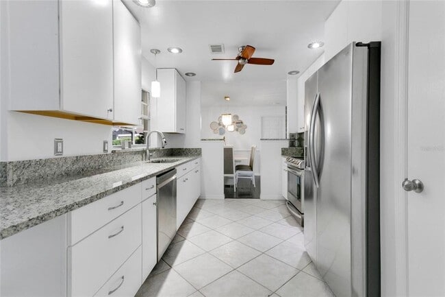 Building Photo - 8644 Sandberry Blvd