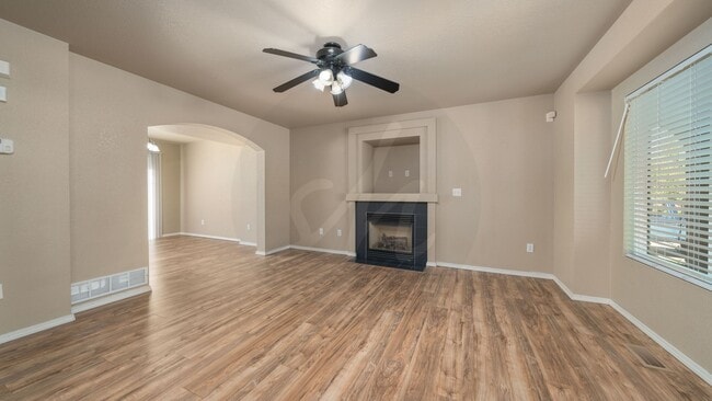 Building Photo - 4 Bedroom Home in Barnstormers Landing