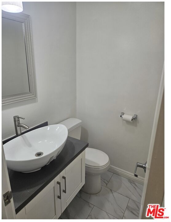 Building Photo - 2106 S Bentley Ave