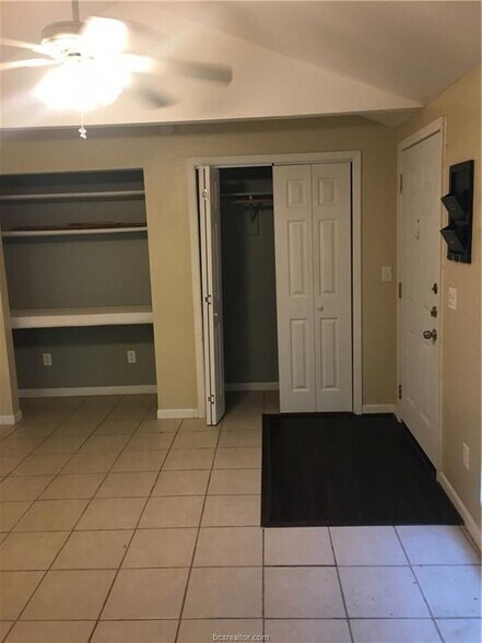 Building Photo - 500 Nagle St